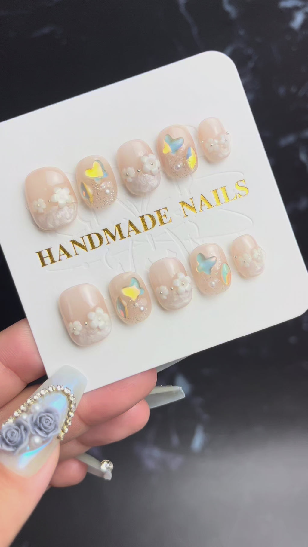 フラワー＆バタフライビジューネイルチップ