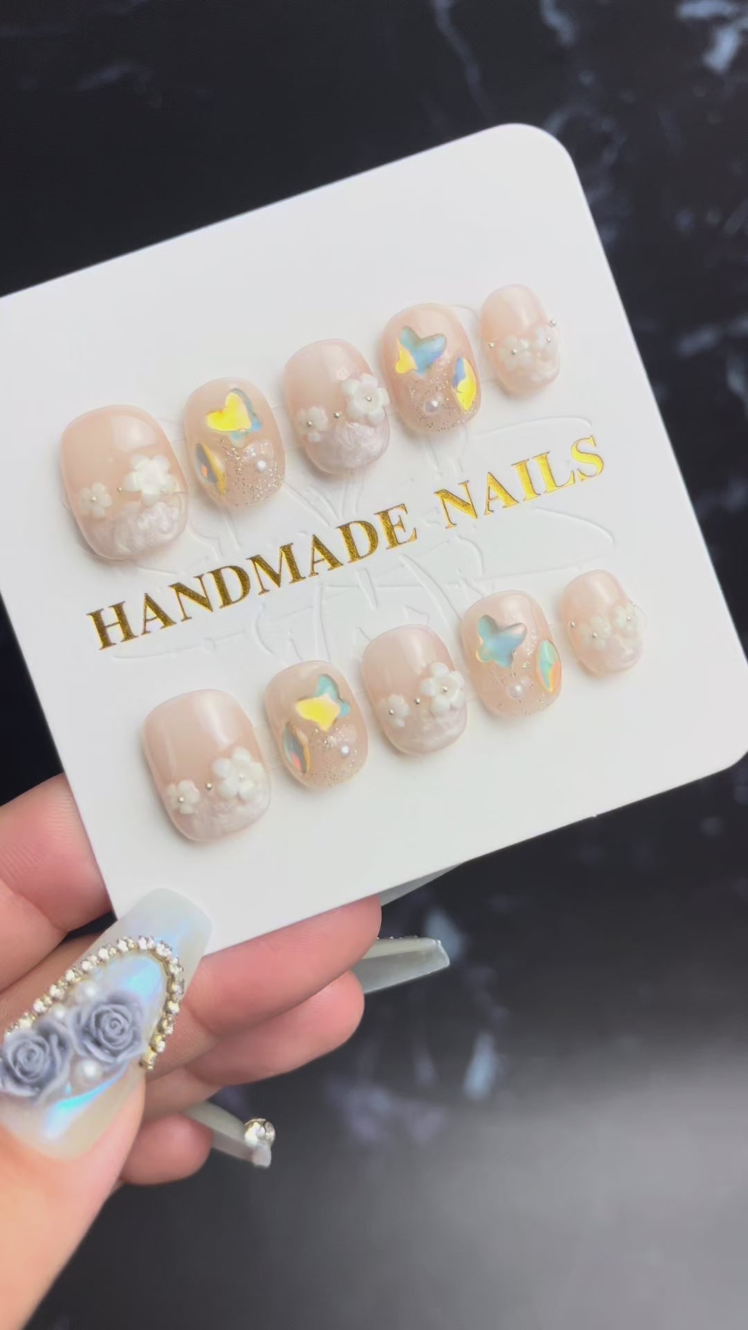 フラワー＆バタフライビジューネイルチップ